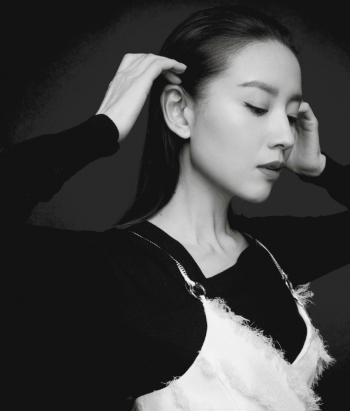 董洁黑白文艺范时尚写真大片第5张