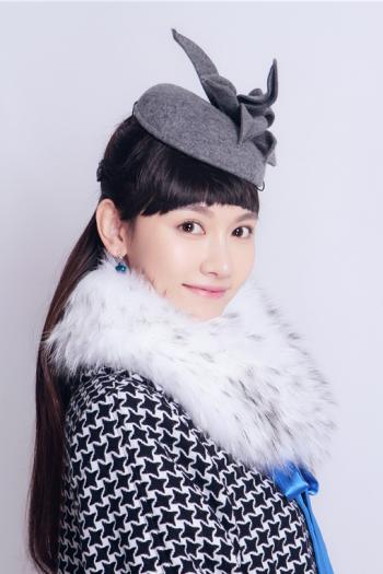 内地重庆渝中女演员孙骁骁甜美灵动时尚写真大片第3张
