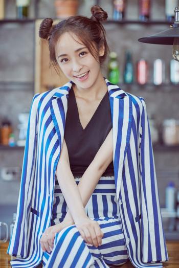 李曼优雅柔美时尚写真图片第2张