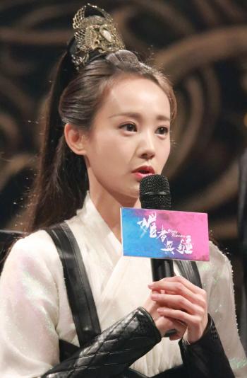 高清中国内地山东济南女演员李一桐Q清纯小公主白裙明星美女写真图片第0张
