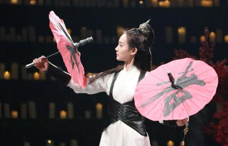 高清中国内地山东济南女演员李一桐Q清纯小公主白裙明星美女写真图片第1张