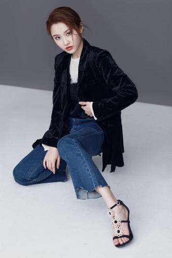 中国内地女演员谋女郎张慧雯如梦如幻唯美写真图片第1张