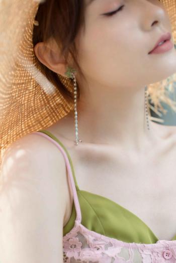 清北京性感美女赵宇彤黑白复古格调写真图片第4张
