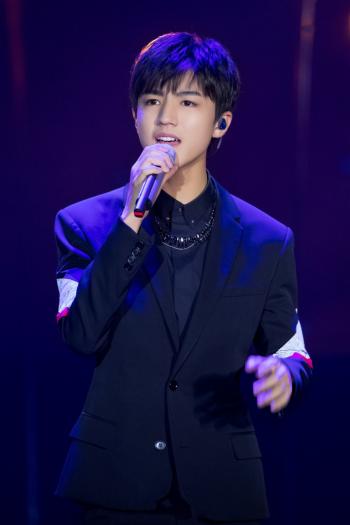 高清中国内地男歌手演员王俊凯微博之夜魅力写真图片第0张