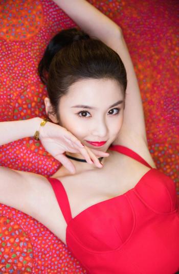 中国内地女演员谋女郎张慧雯如梦如幻唯美写真图片第0张