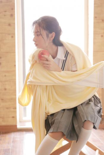 中国内地山东省淄博女演员卢杉文艺经典黑白搭配活动写真图片第3张