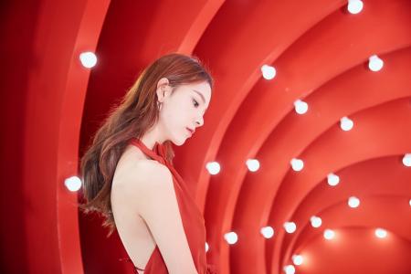 中国内地四川省攀枝花女演员人气演员陈瑶俏皮可爱写真图片第1张