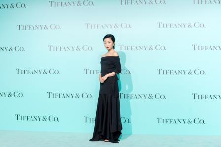 美女张瑶图片 _ 第(1)张