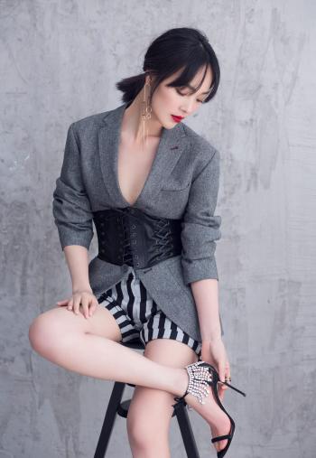 高清高清辽宁美女何杜娟休闲时尚写真图片第2张