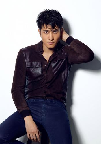 中国内地吉林省长春影视男演员彭冠英清新儒雅居家写真高清图片第3张