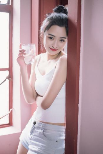 美女热裤图片 _ 第(3)张