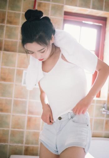 美女热裤图片 _ 第(7)张
