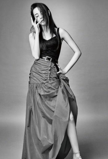 新疆乌鲁木齐美女演员迪丽热巴性感迷人写真桌面壁纸第2张