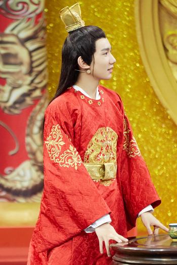 高清中国内地男歌手演员王源《王牌对王牌》英俊古装剧照图片第0张