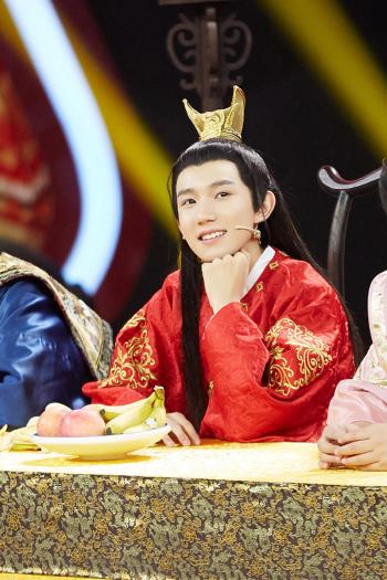 高清中国内地男歌手演员王源《王牌对王牌》英俊古装剧照图片第1张
