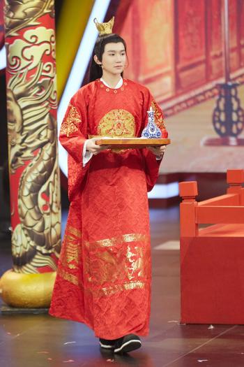 高清中国内地男歌手演员王源《王牌对王牌》英俊古装剧照图片第2张