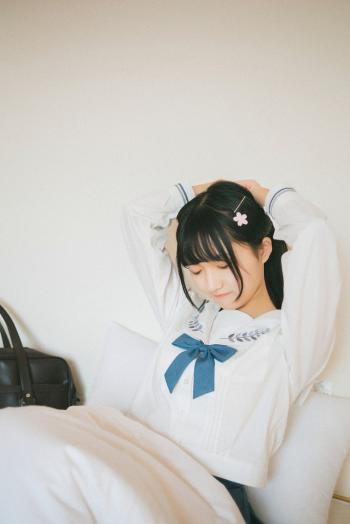 学生妹穿着天蓝色连衣裙的清纯麻花辫美女清纯养眼唯美校园写真第3张