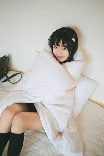 学生妹穿着天蓝色连衣裙的清纯麻花辫美女清纯养眼唯美校园写真第4张