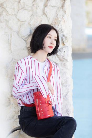 高清吉林美女演员舒畅清爽休闲时尚街拍高清图片第0张
