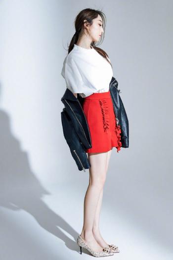 蒋梦婕黑白质感杂志封面写真图片第3张