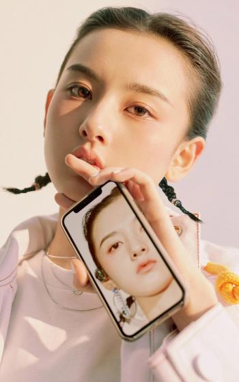 中国北京当代95后女演员宋祖儿清新时尚可爱写真图片桌面壁纸第0张