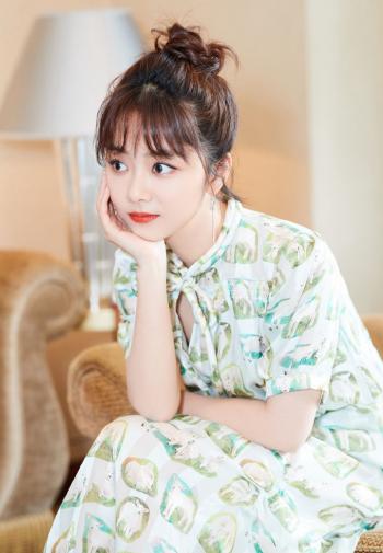 中国内地四川泸州影视女演员可爱女星谭松韵清纯静美写真第0张