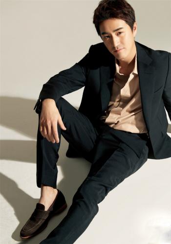 大陆北京人艺男演员杨玏儒雅帅气西装写真图片第5张