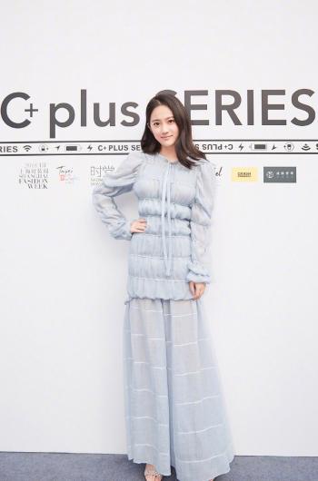 中国内地海市女演员汤梦佳甜美迷人写真桌面壁纸第2张