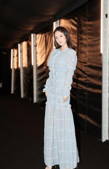 中国内地海市女演员汤梦佳甜美迷人写真桌面壁纸第3张