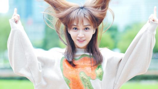 中国内地上海市长宁女演员气质美女潘之琳妩媚奔放车内性感美女写真图片第0张