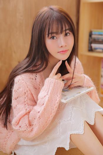 清纯校花美女生活照 长发直发美女图片大全第6张