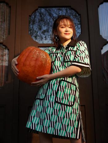 邓莎吊带白裙灵动俏皮写真图片  邓莎图片第2张
