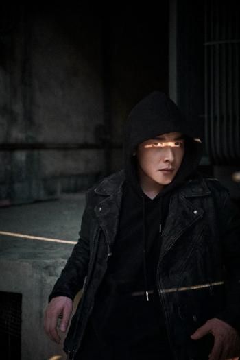 罗晋魅力型男冬日户外写真图片第4张