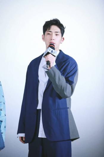 井柏然随性时尚帅气写真图片第3张