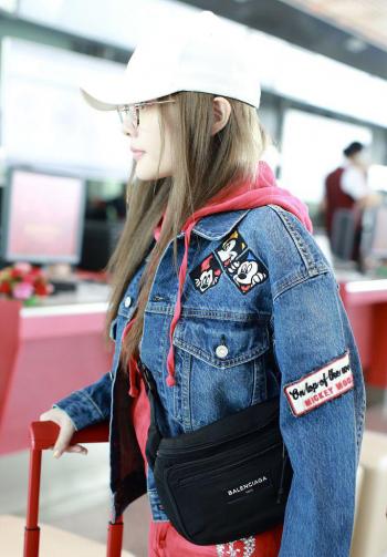 贾乃亮李小璐甜馨一家三口庆生写真大片第0张