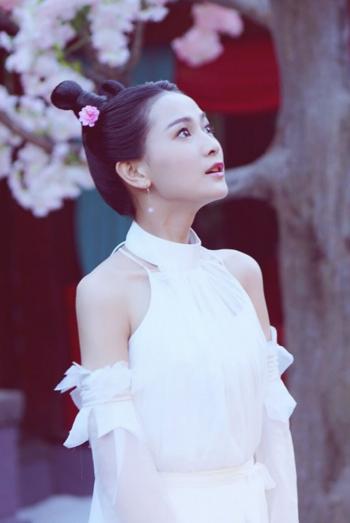 中国内地安徽女演员海铃清新甜美生活照图片第2张