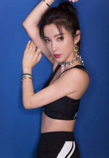 高清黑龙江省哈尔滨市无常女演员李冰冰代言网游神韵比陈妍希更似小龙女第1张