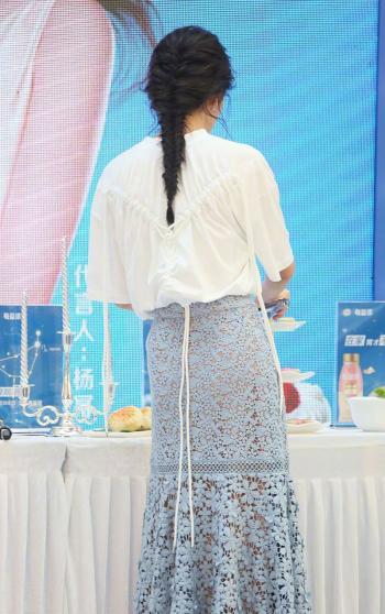 中国内地北京影视女演员杨幂成熟性感写真图片桌面壁纸第1张