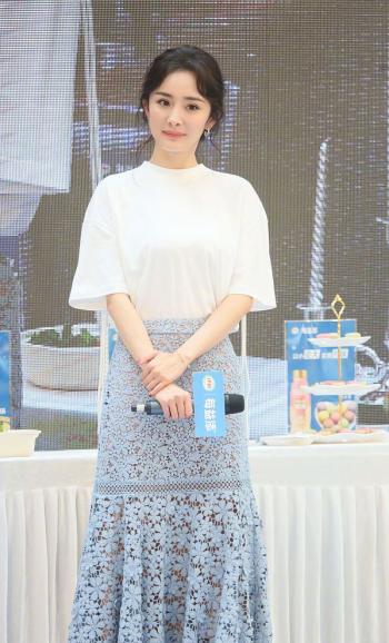 中国内地北京影视女演员杨幂成熟性感写真图片桌面壁纸第2张