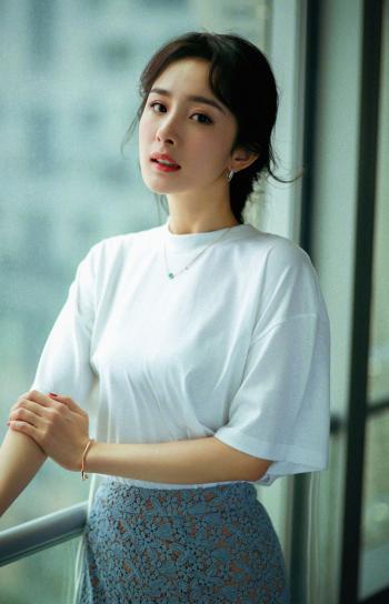 中国内地北京影视女演员杨幂成熟性感写真图片桌面壁纸第3张