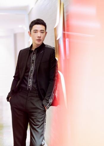 罗晋休闲帅气写真图片第3张