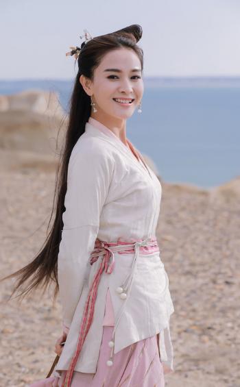 中国内地安徽女演员海铃性感妩媚活动写真图片第0张