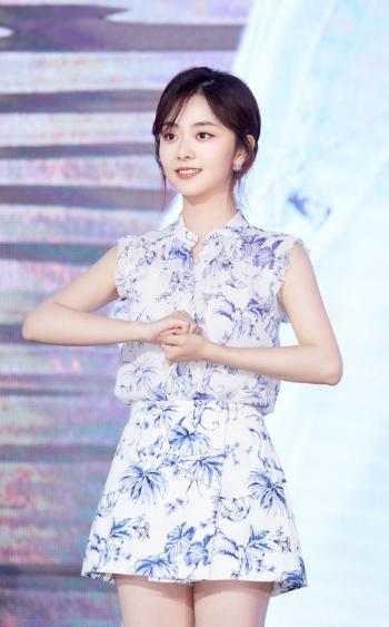 中国内地四川泸州影视女演员可爱女星谭松韵清纯静美写真第2张