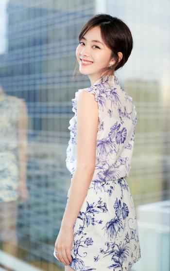 中国内地四川泸州影视女演员可爱女星谭松韵清纯静美写真第3张