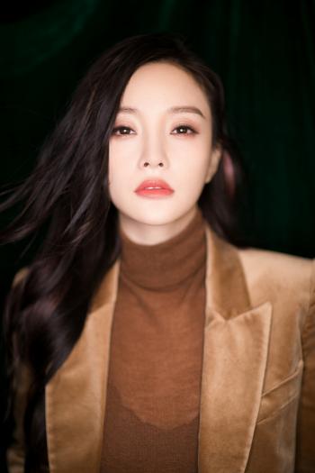 贾乃亮李小璐甜馨一家三口庆生写真大片第0张