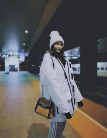 郭碧婷最新深夜时尚街拍写真图片第3张