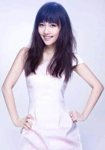 内地重庆渝中女演员孙骁骁甜美灵动时尚写真大片第3张