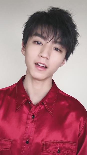 高清中国内地男歌手演员王俊凯微博之夜魅力写真图片第2张