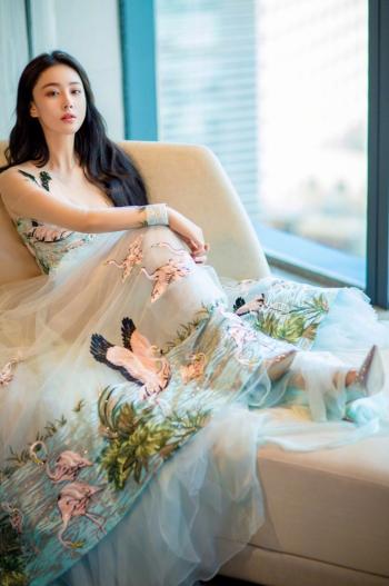 高清中国内地女演张馨予优雅气质性感写真图片桌面壁纸第4张