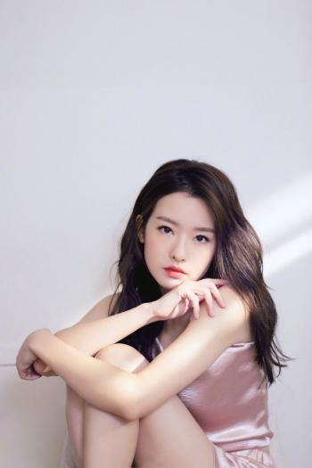 高清台湾女演员陈语安《男人装》性感魅惑写真图片陈语安图片第2张